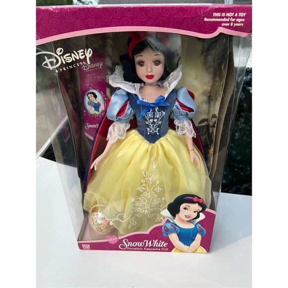 Disney's Snow White Porcelain Keepsake Doll Brass Key 2002 NEW - Picture 1 of 12